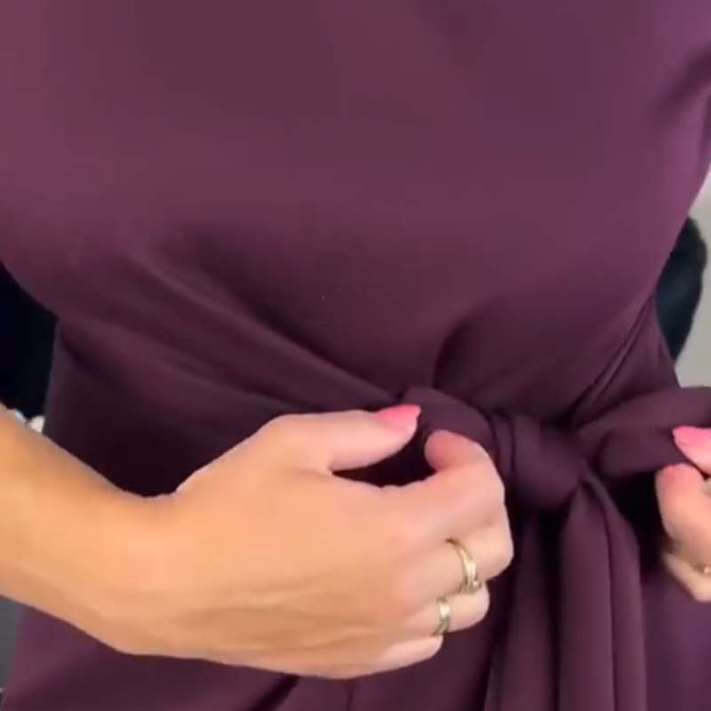 Kowalski™ | Elegancka Sukienka z Wiązaniem i Delikatnym Rozcięciem